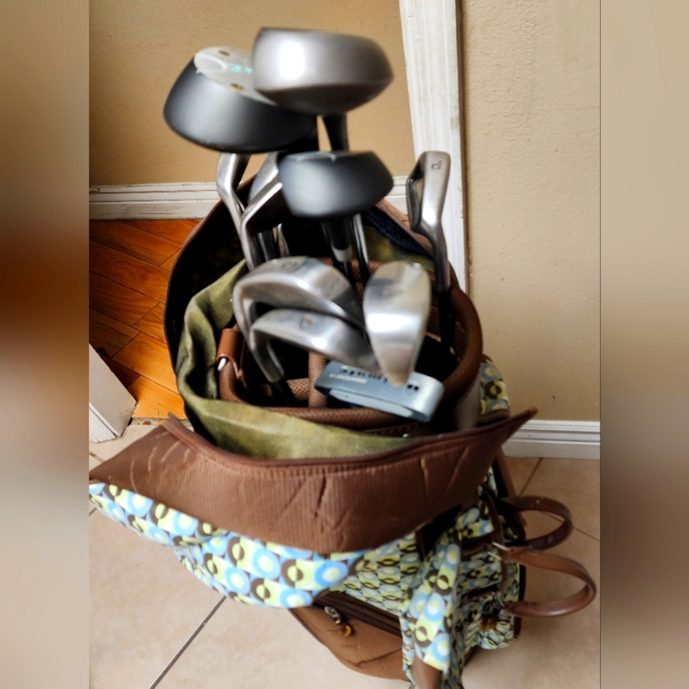 Golf Club Set with Patterned Bag